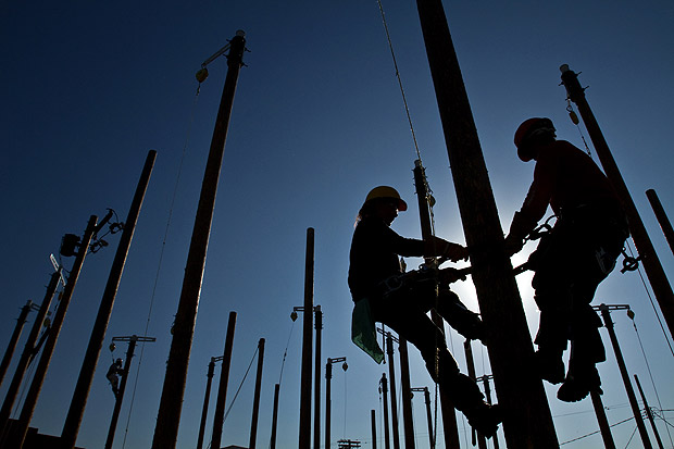 First class of women set to be certified as utility linemen | L.A. ...