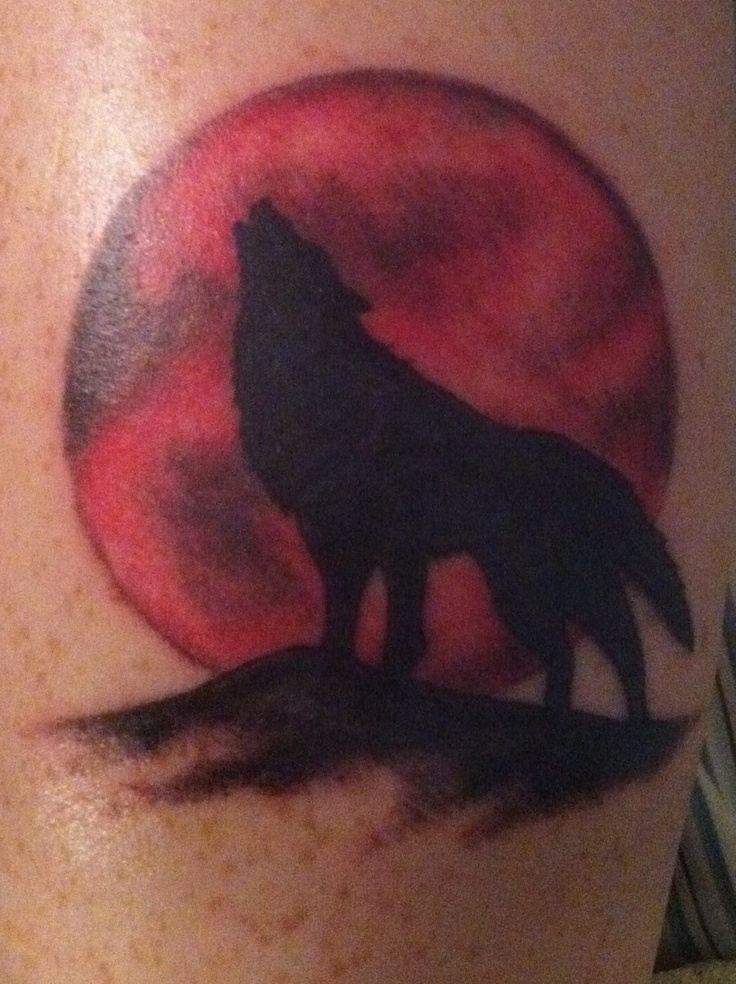 Lunar Eclipse with a Wolf Silhouette | Tattoo ideas | Pinterest