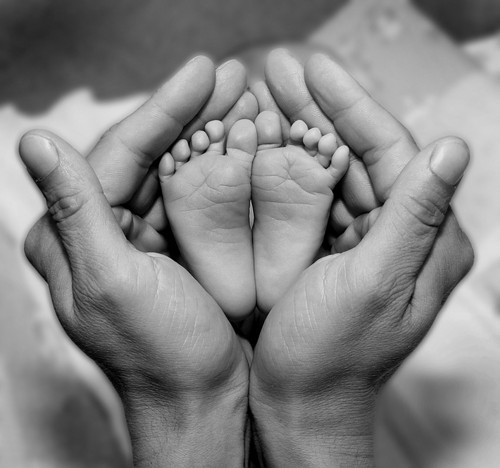 Mum Slashes Baby's Feet With Razor : Kiss FM