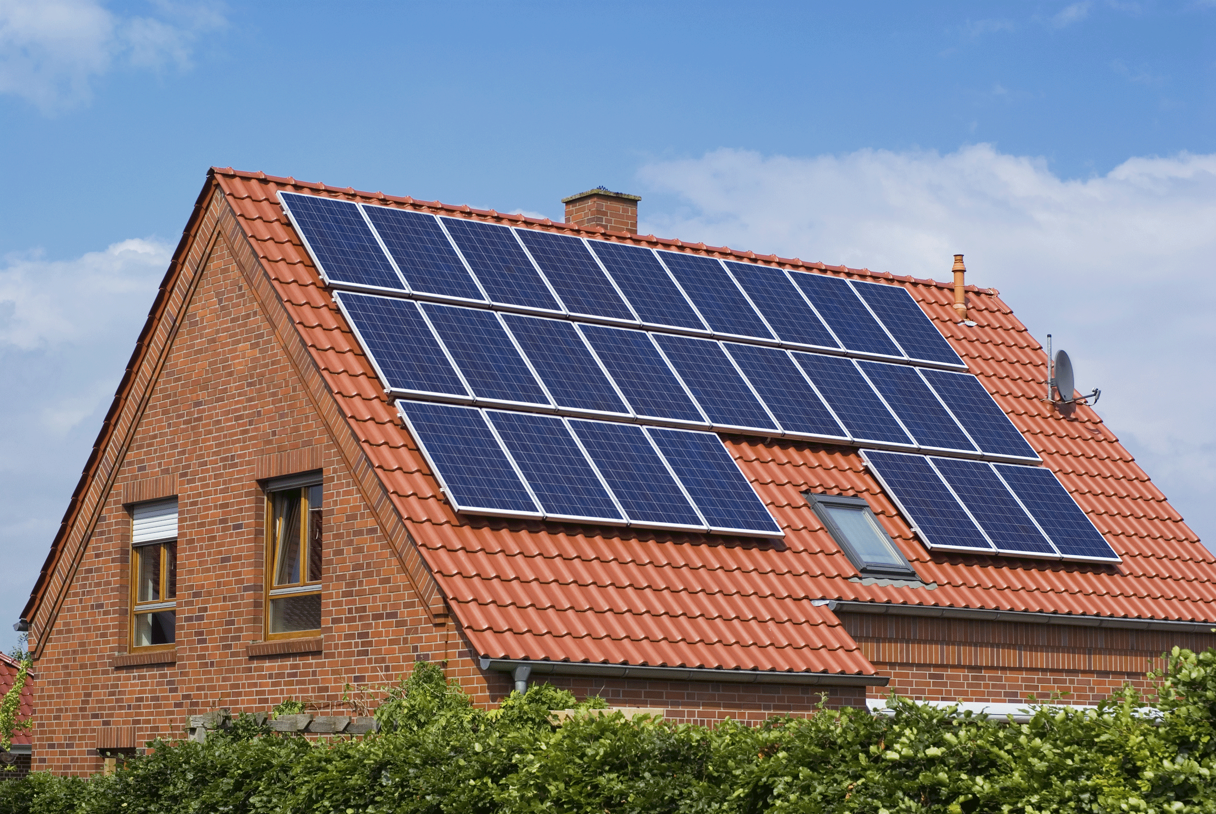 Living on Earth: Power Shift - Electric Utilities Fight Rooftop Solar