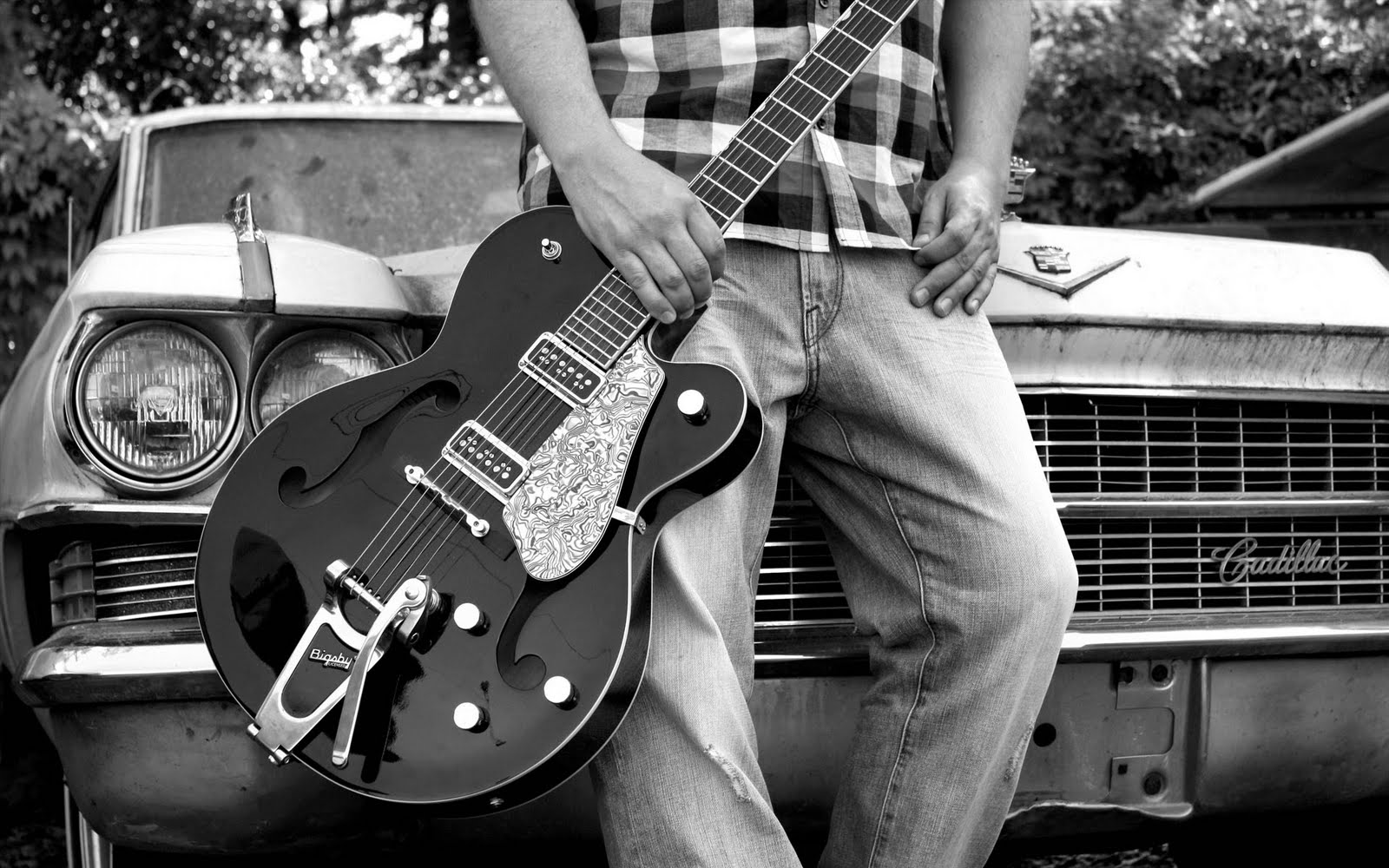 Guitar Black And White (id: 183338) - BUZZERG