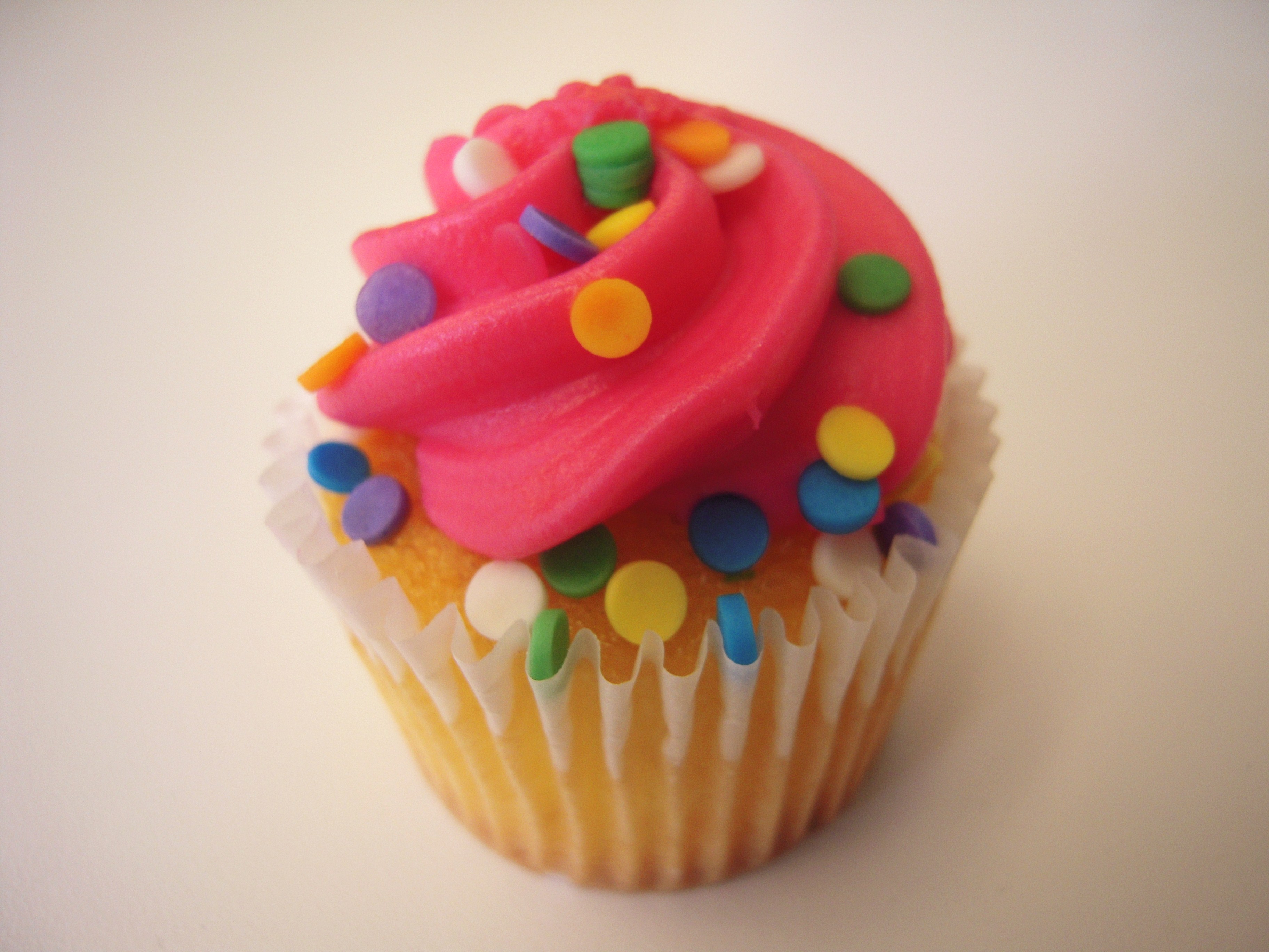 File:Pink Cupcake.jpg - Wikimedia Commons