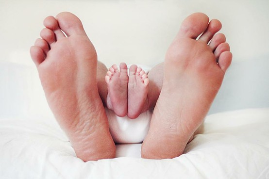 25 Darling Inspirations for Photographing Baby Toes and Feet