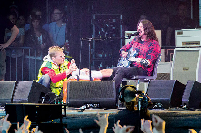 Dave Grohl's Broken Leg Could Cost Foo Fighters Millions « Radio.com