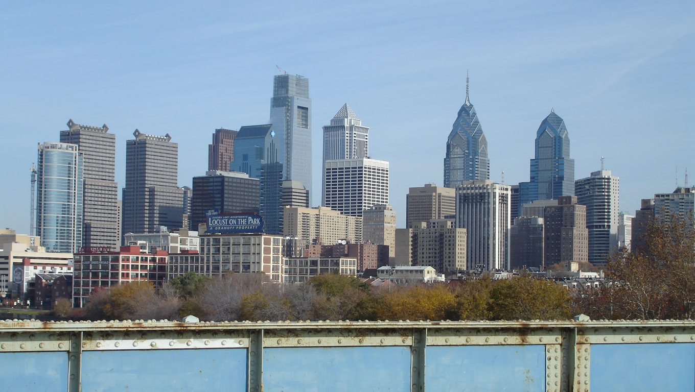 File:Philadelphia skyline from south street bridge.jpg - Wikimedia ...