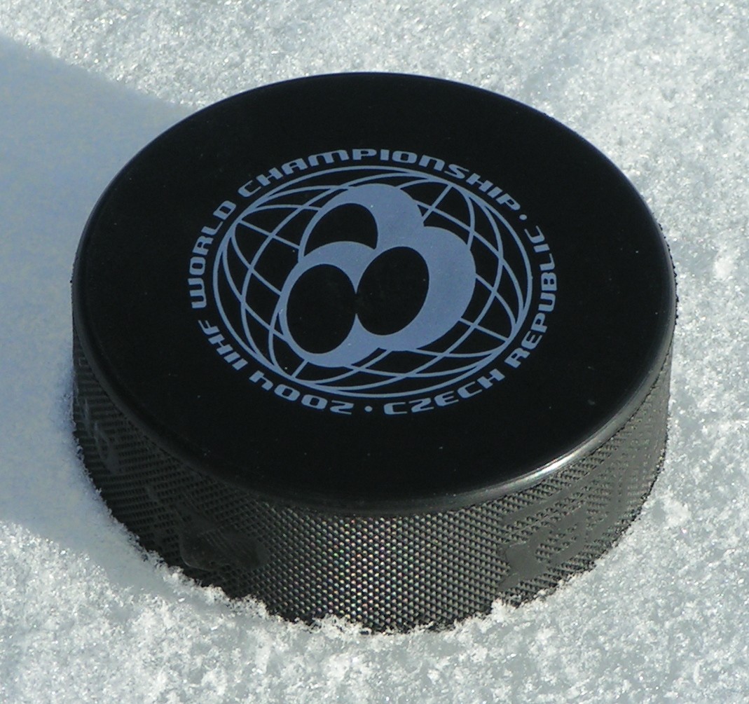 File:Hockey puck.JPG - Wikimedia Commons